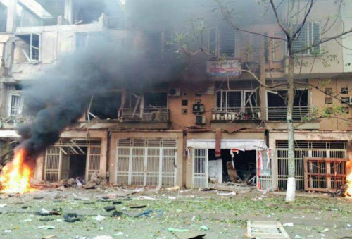 Thông tin ban đầu cho biết có 4 người đã thiệt mạng trong vụ nổ lớn ở Văn Phú - Hà Đông, ngay trong ngày Hà Nội phát động Tuần lễ quốc gia an toàn vệ sinh lao động, phòng, chống cháy nổ lần thứ 18. (Thời sự chiều 19/3/2016)